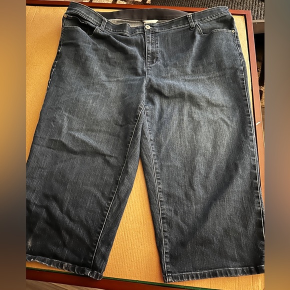 CJ Banks Denim Capris Size Darker Wash 24W - Picture 1 of 3